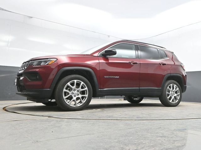 Used 2022 Jeep Compass Latitude AWD/4WD image 35