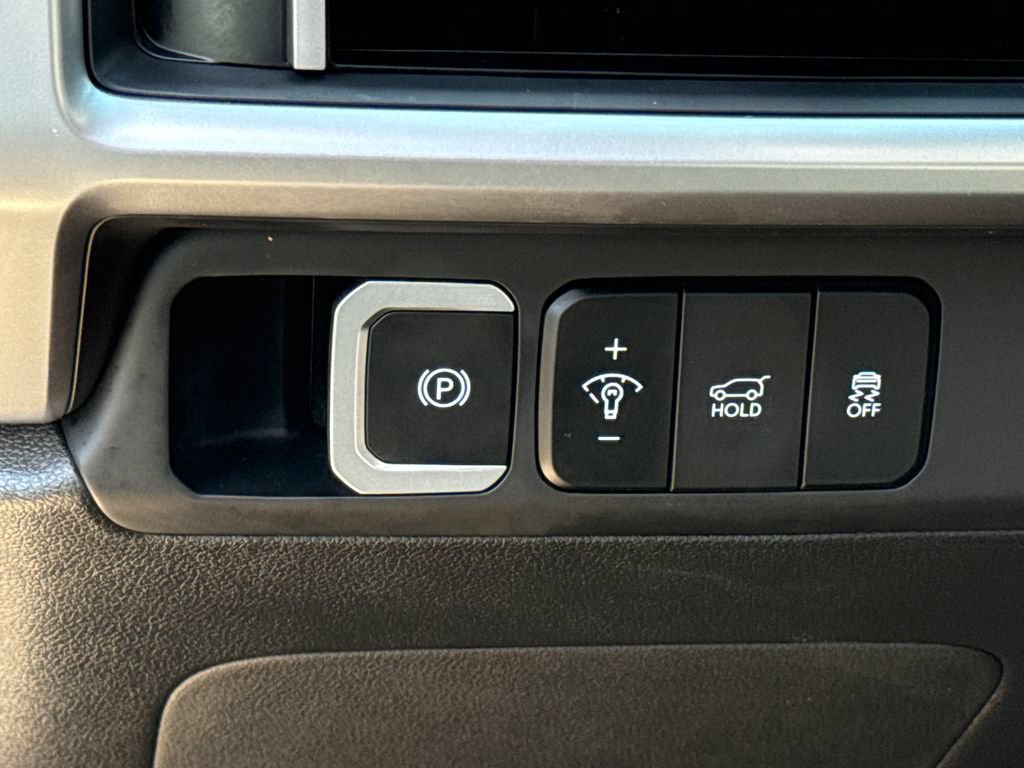 Used 2025 Hyundai Santa Fe SEL FWD image 23