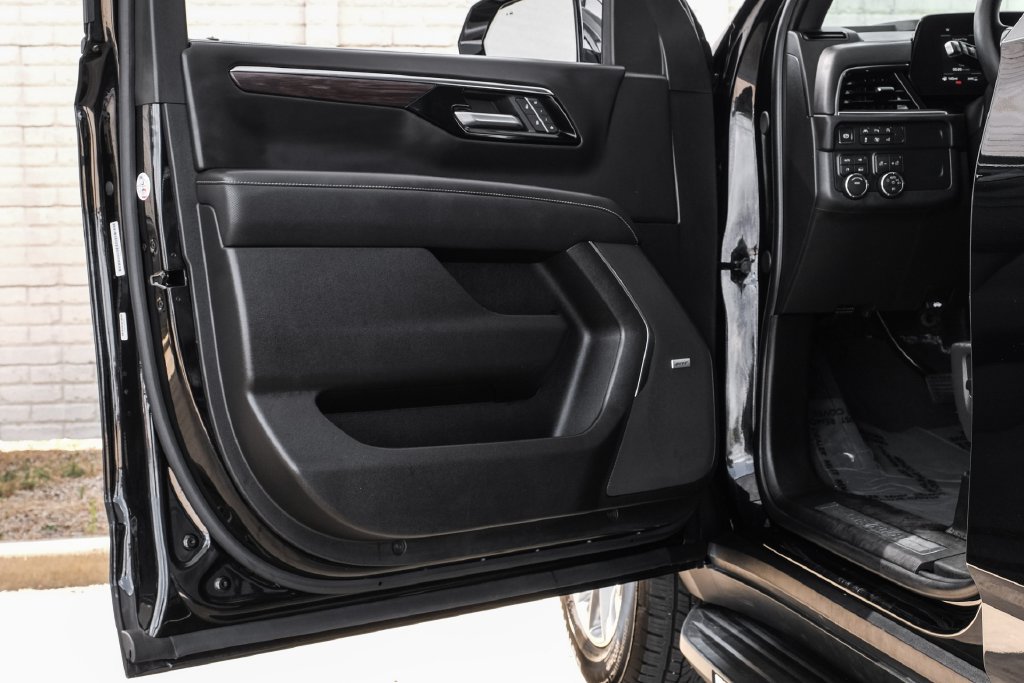 Used 2026 Chevrolet Suburban Premier AWD/4WD image 38