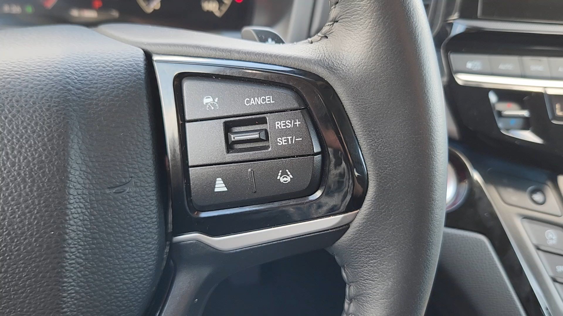 Used 2025 Honda Odyssey Touring image 14