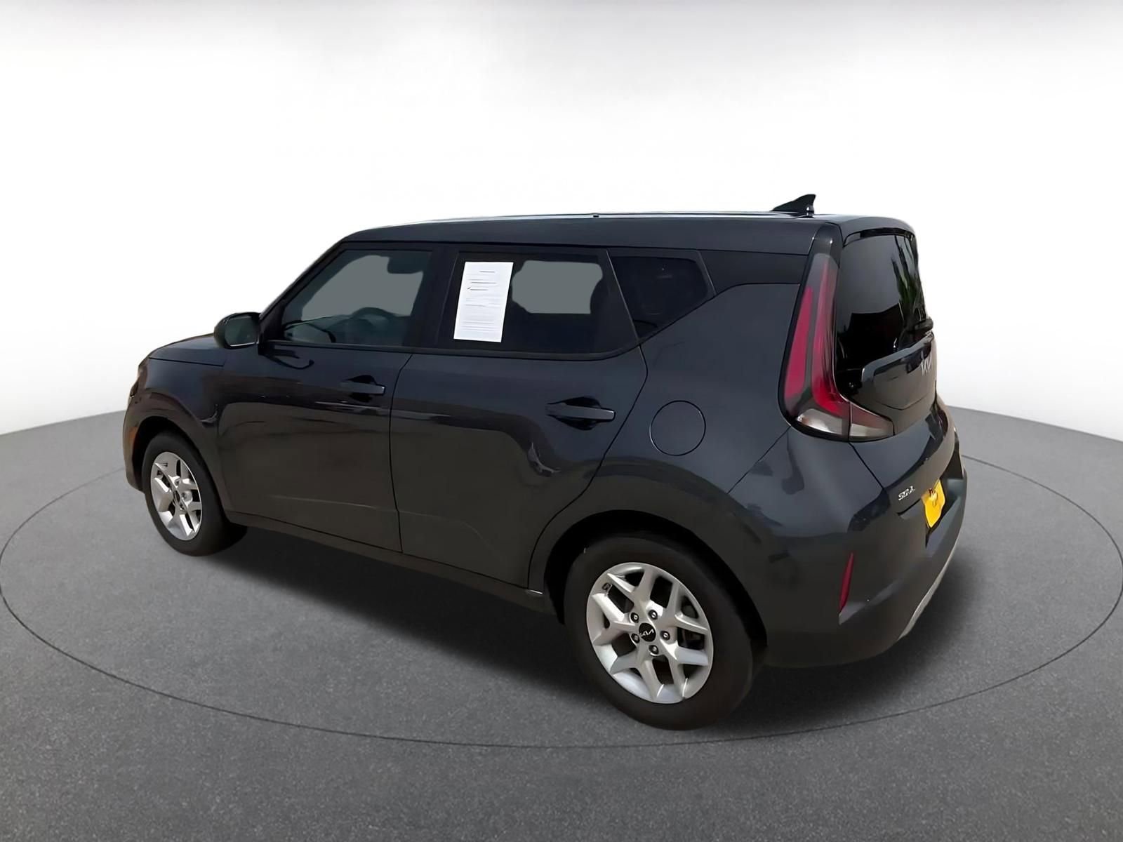 Used 2025 Kia Soul LX w/ LX Technology Package FWD image 10
