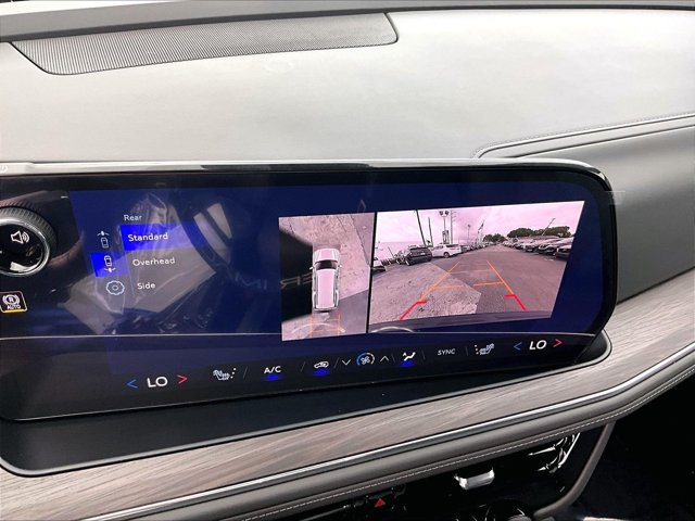 Used 2026 Chevrolet Suburban LT w/ Comfort Package RWD image 22