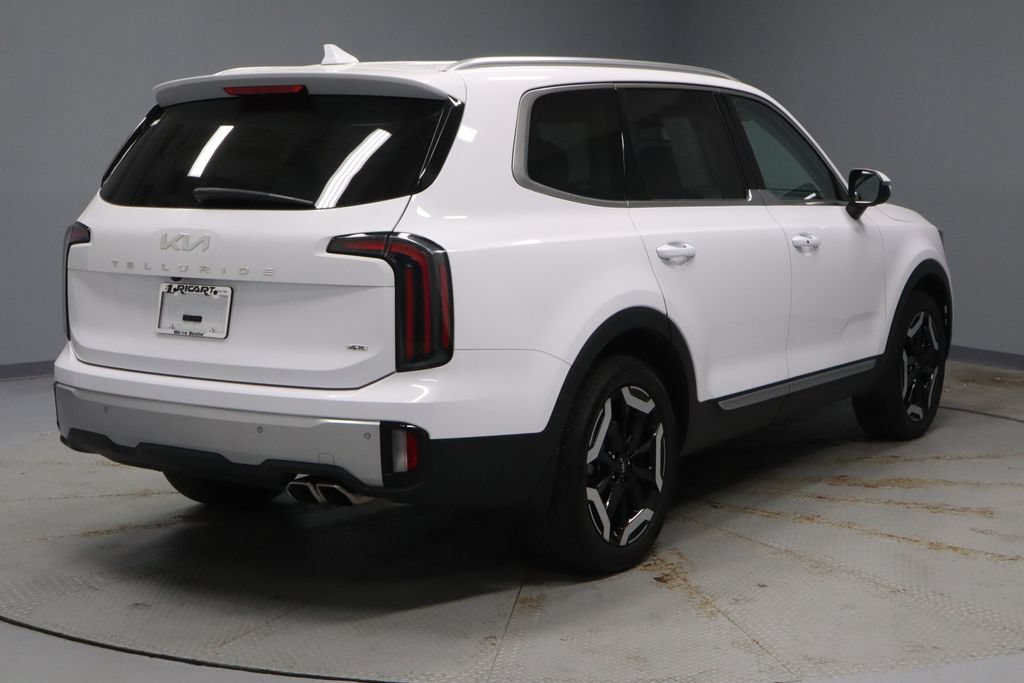 Used 2024 Kia Telluride EX w/ EX Captain's Chair Package AWD/4WD image 11