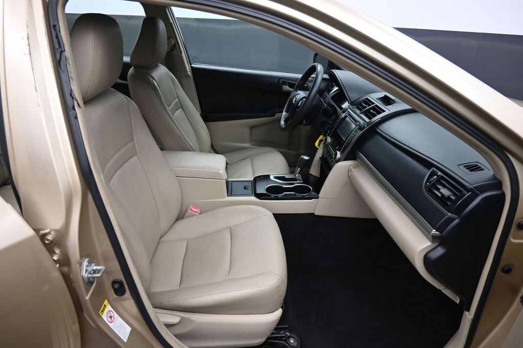 Used 2012 Toyota Camry LE FWD image 23
