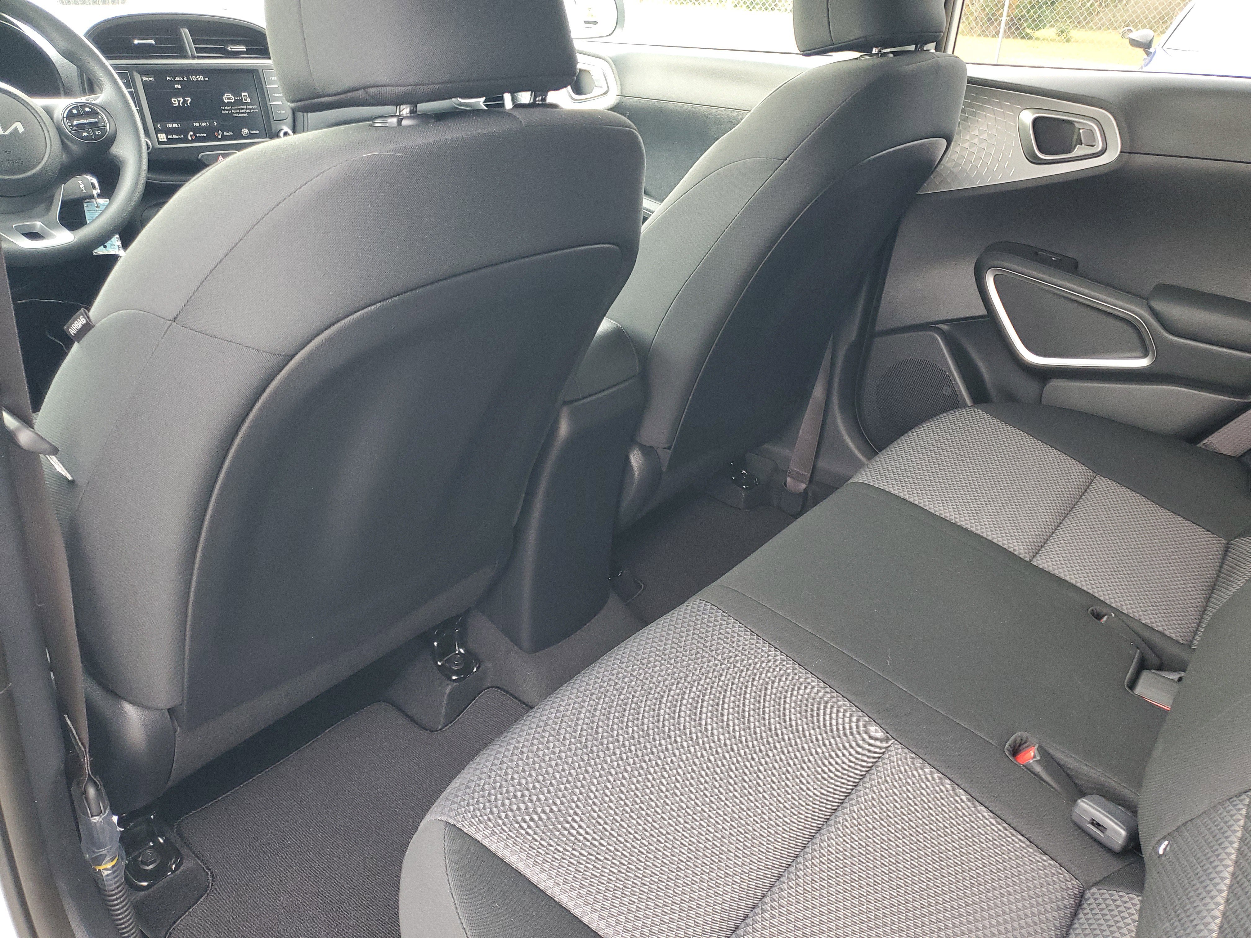 Used 2025 Kia Soul LX image 27