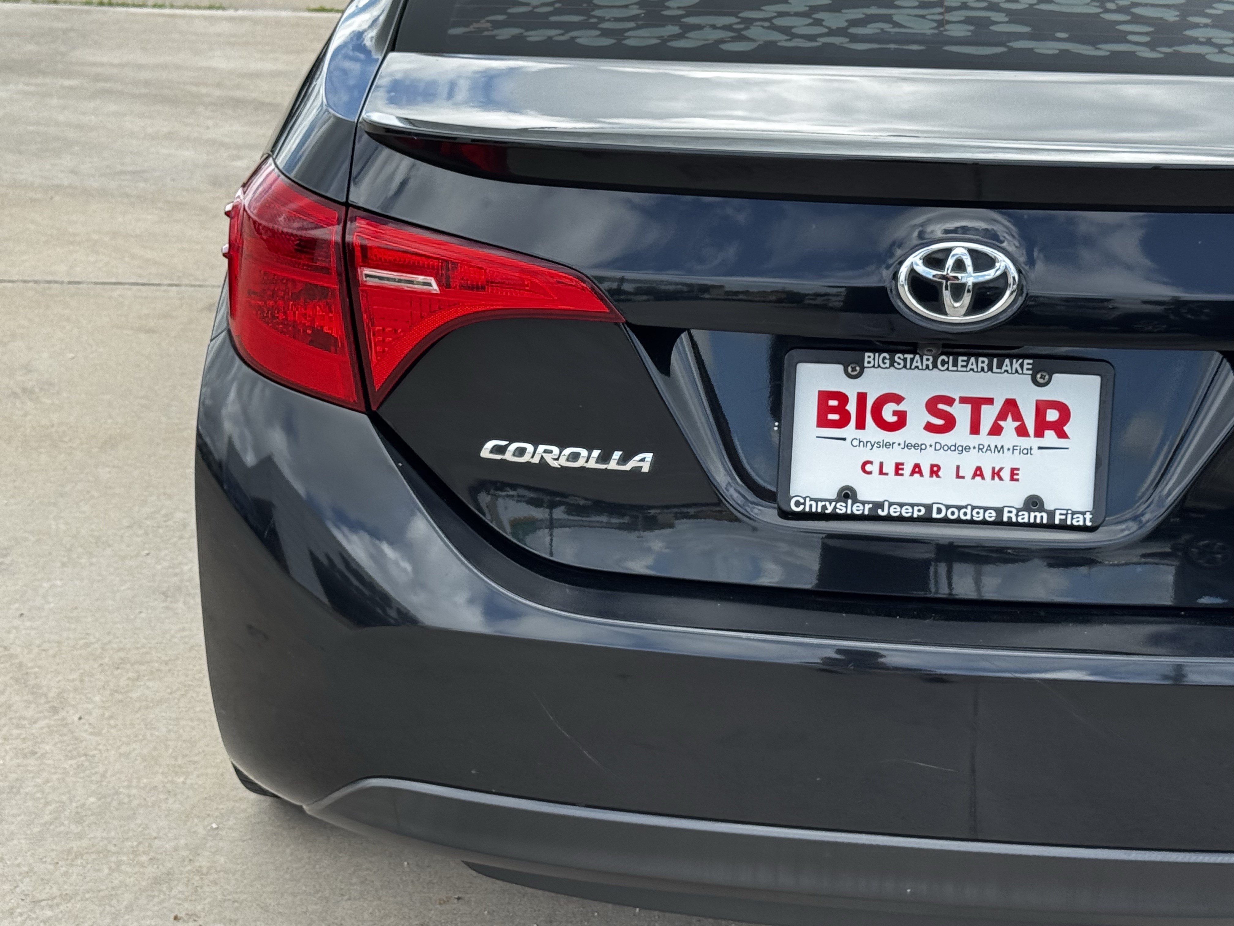 Used 2019 Toyota Corolla XSE FWD image 11