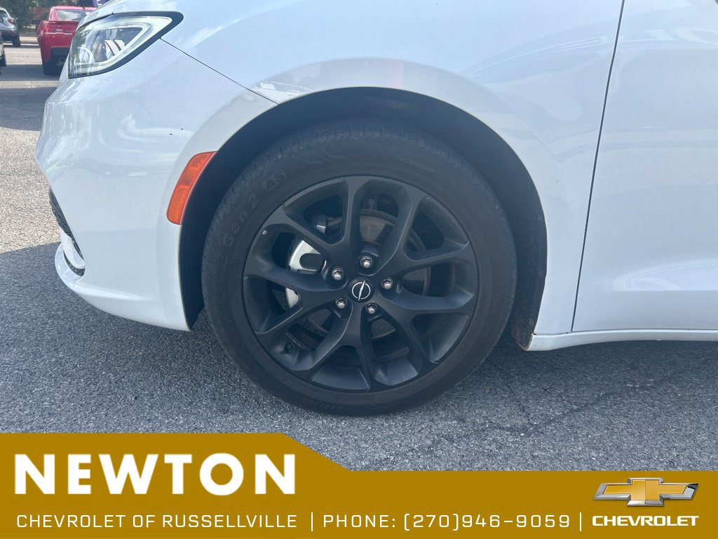 Used 2025 Chrysler Pacifica Limited FWD image 20