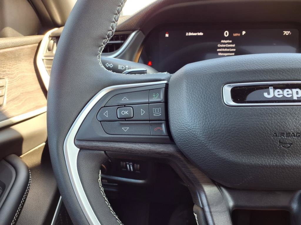 Certified 2025 Jeep Grand Cherokee Limited w/ Black Appearance Package AWD/4WD image 15