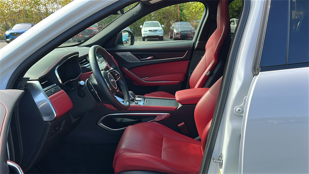 Certified 2024 Jaguar F-PACE R-Dynamic S image 10