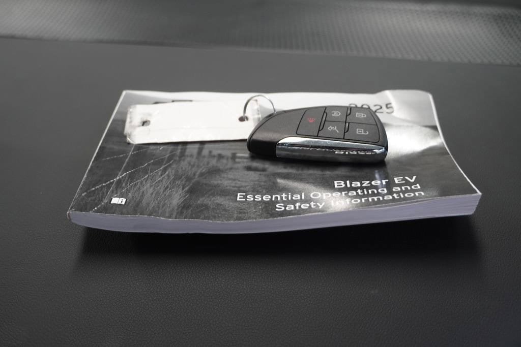 New 2025 Chevrolet Blazer EV LT AWD/4WD image 37