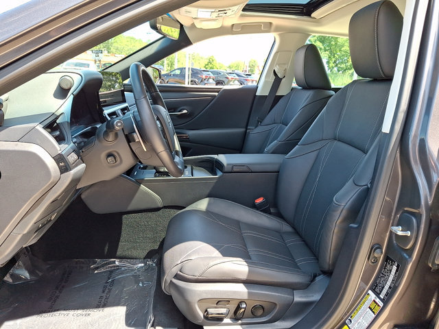 Used 2025 Lexus ES 300h w/ Luxury Package FWD image 14