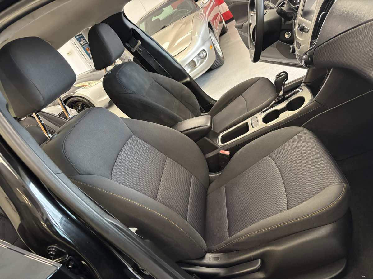 Used 2018 Chevrolet Cruze LS FWD image 20