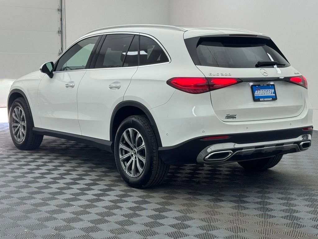 Used 2025 Mercedes-Benz GLC 300 4MATIC image 13