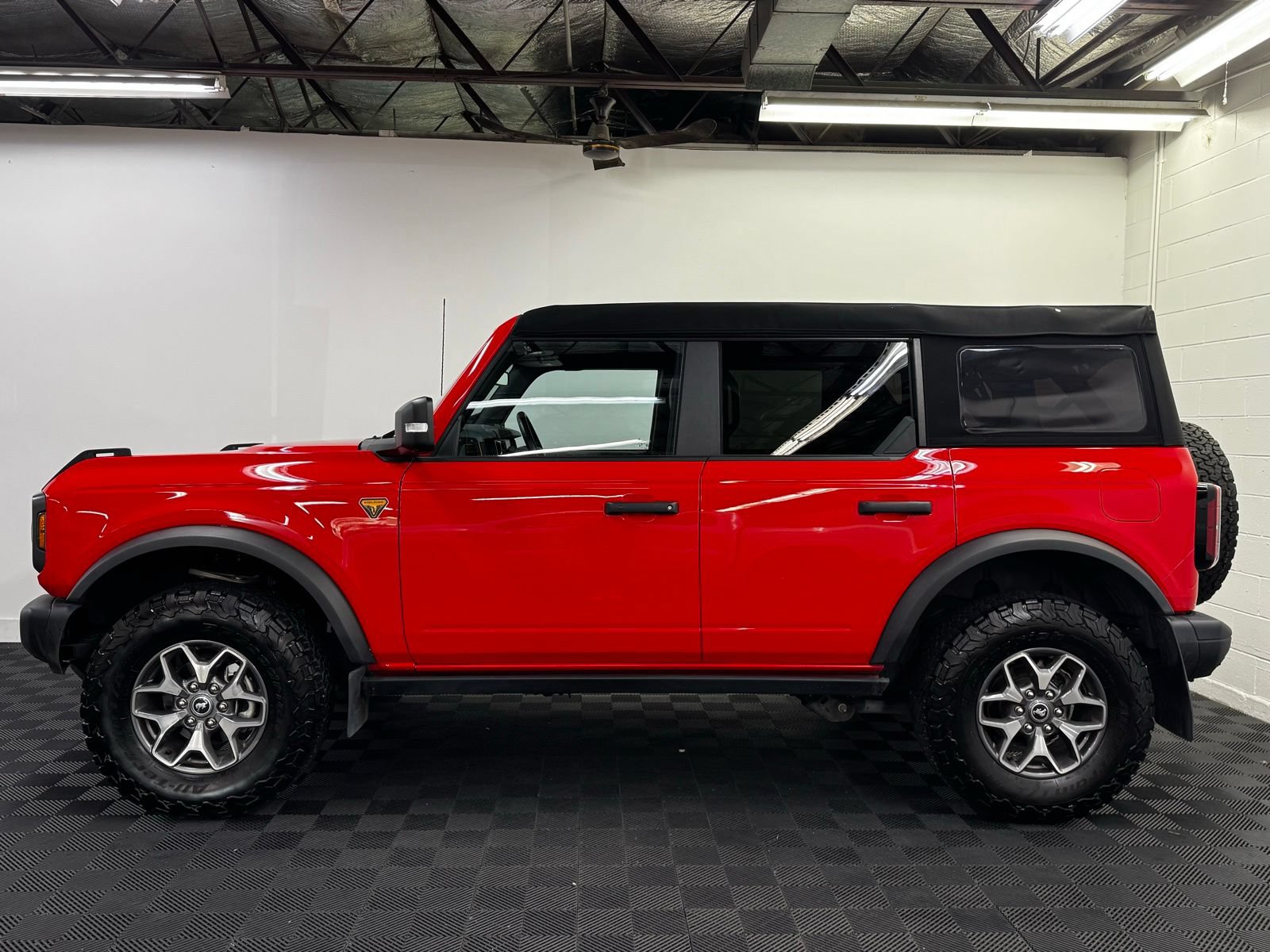 Used 2023 Ford Bronco Badlands AWD/4WD image 3