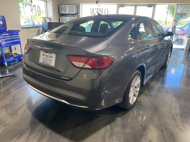 Used 2016 Chrysler 200 Limited FWD image 8