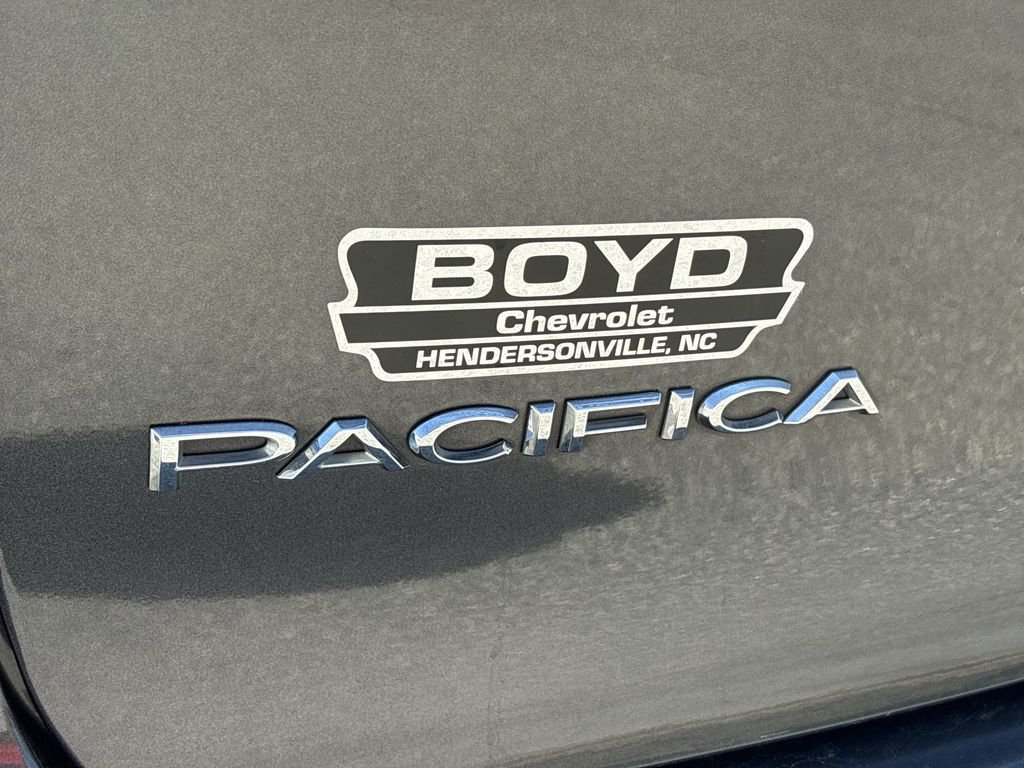 Used 2021 Chrysler Pacifica Touring-L FWD image 31