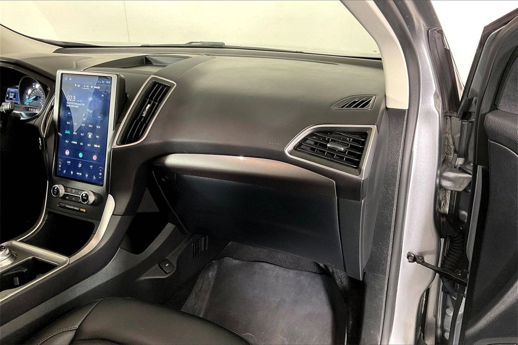 Used 2024 Ford Edge SEL w/ Convenience Package image 16