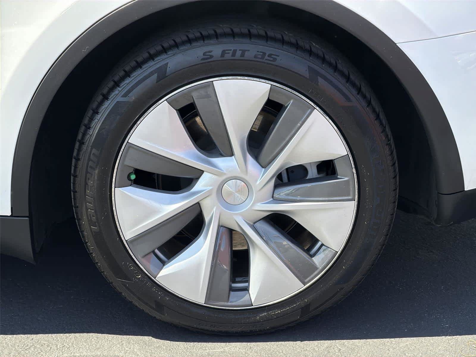 Used 2023 Tesla Model Y Long Range AWD/4WD image 9