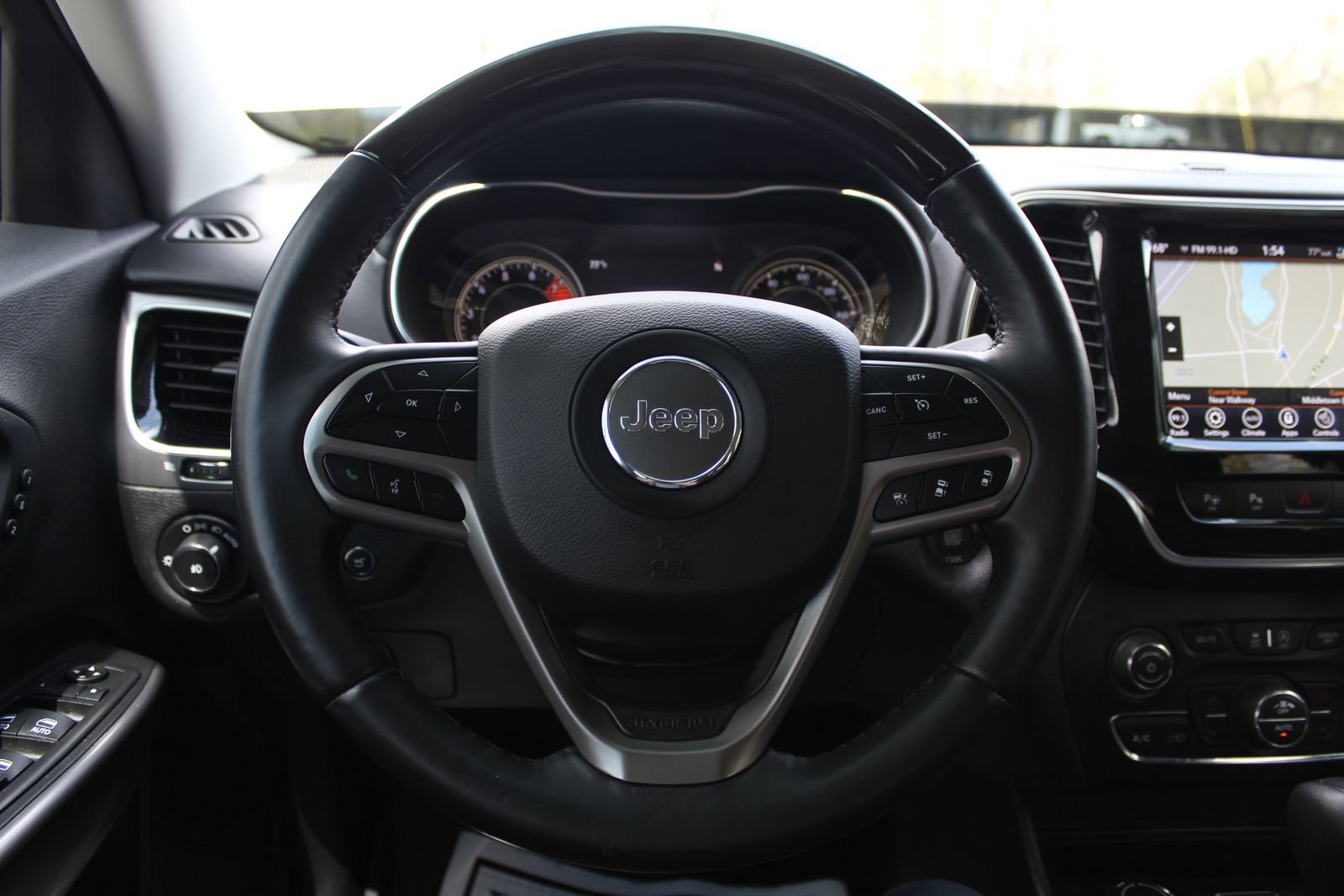 Used 2019 Jeep Cherokee Overland w/ Technology Group image 15