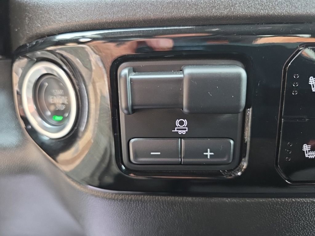 Used 2025 Chevrolet Silverado 2500 LT w/ Convenience Package AWD/4WD image 16