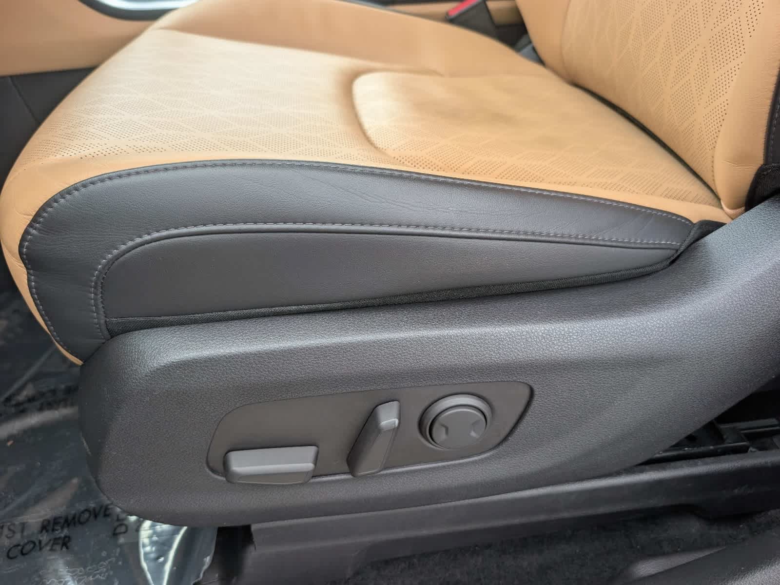 Used 2024 Kia Carnival EX FWD image 22