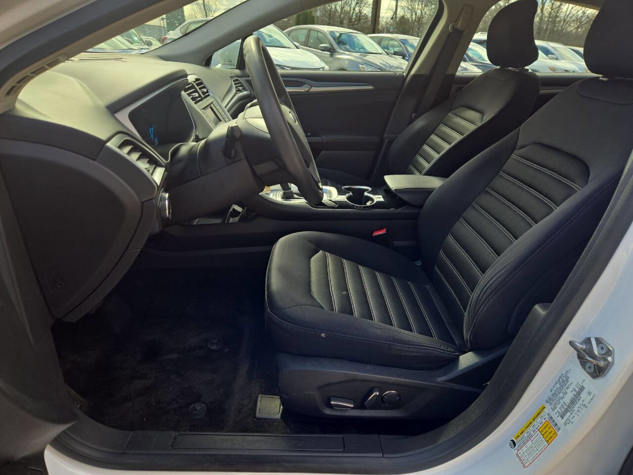 Used 2015 Ford Fusion SE image 16