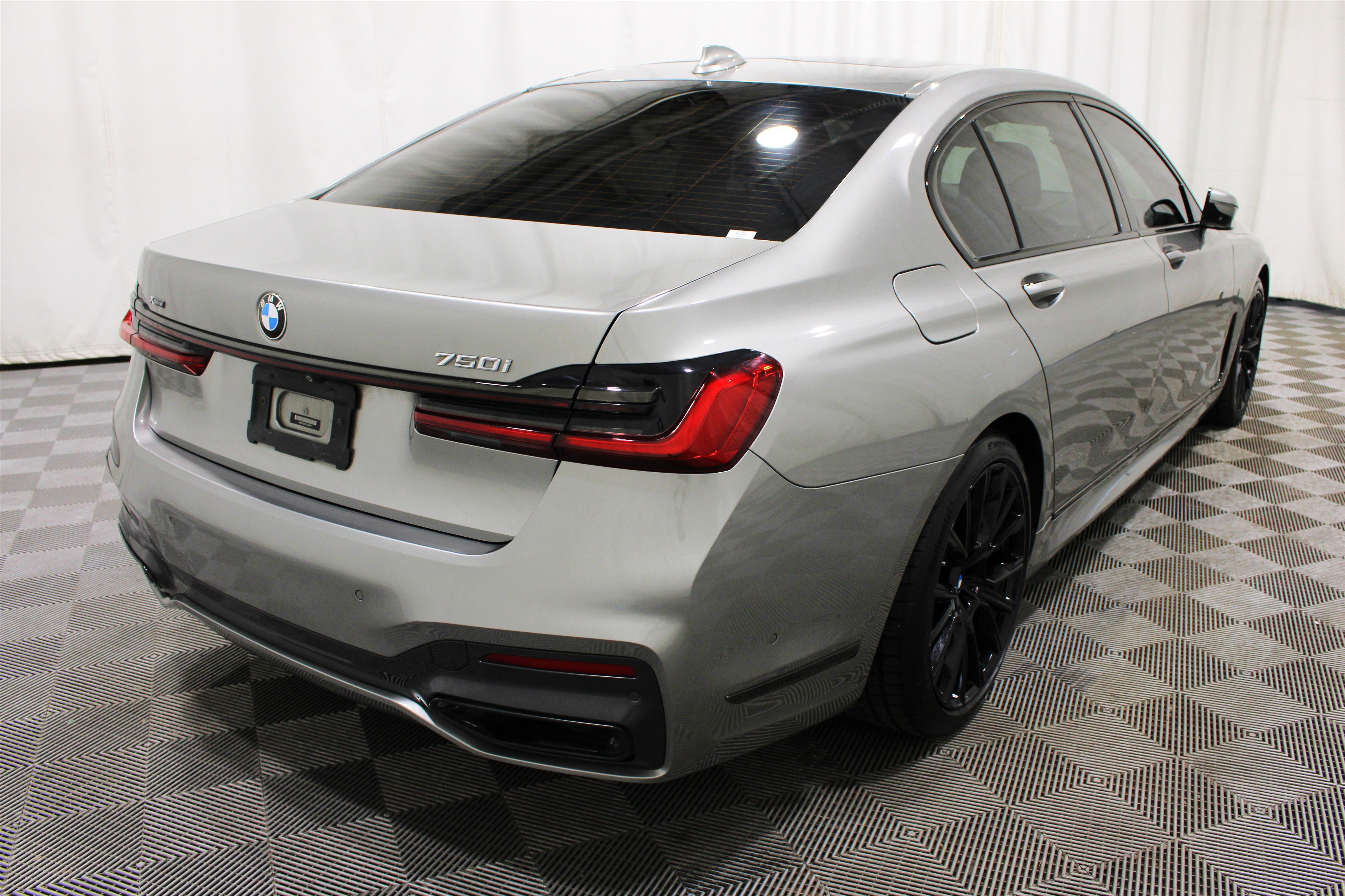 Used 2020 BMW 750i xDrive w/ Executive Package AWD/4WD image 35