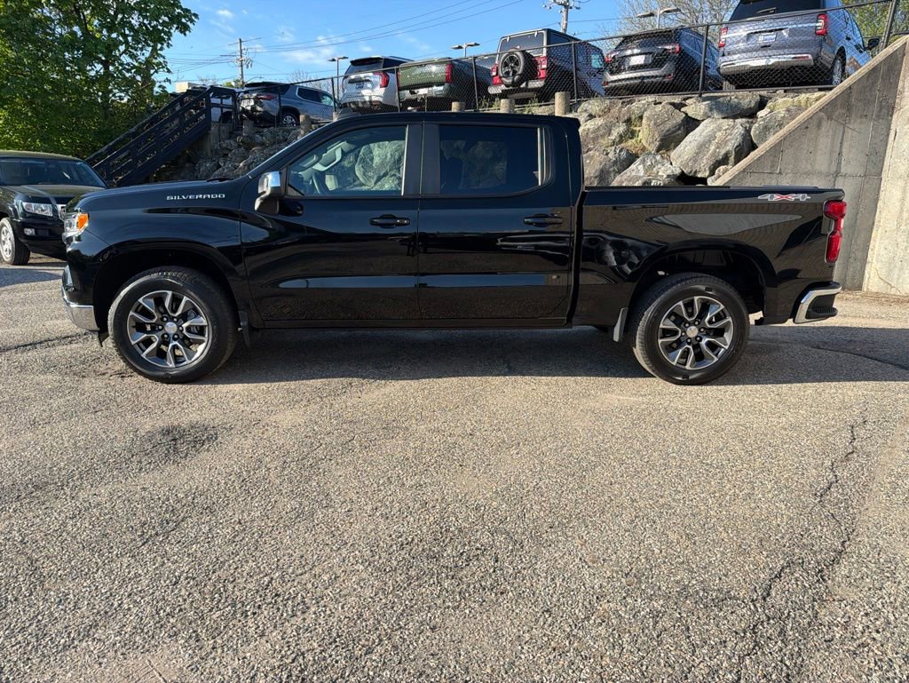 Used 2024 Chevrolet Silverado 1500 LT AWD/4WD image 3