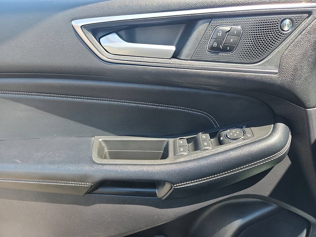 Used 2022 Ford Edge Titanium AWD/4WD image 13