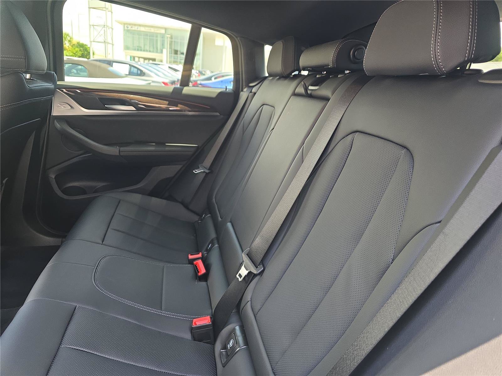 Used 2025 BMW X4 xDrive30i AWD/4WD image 12