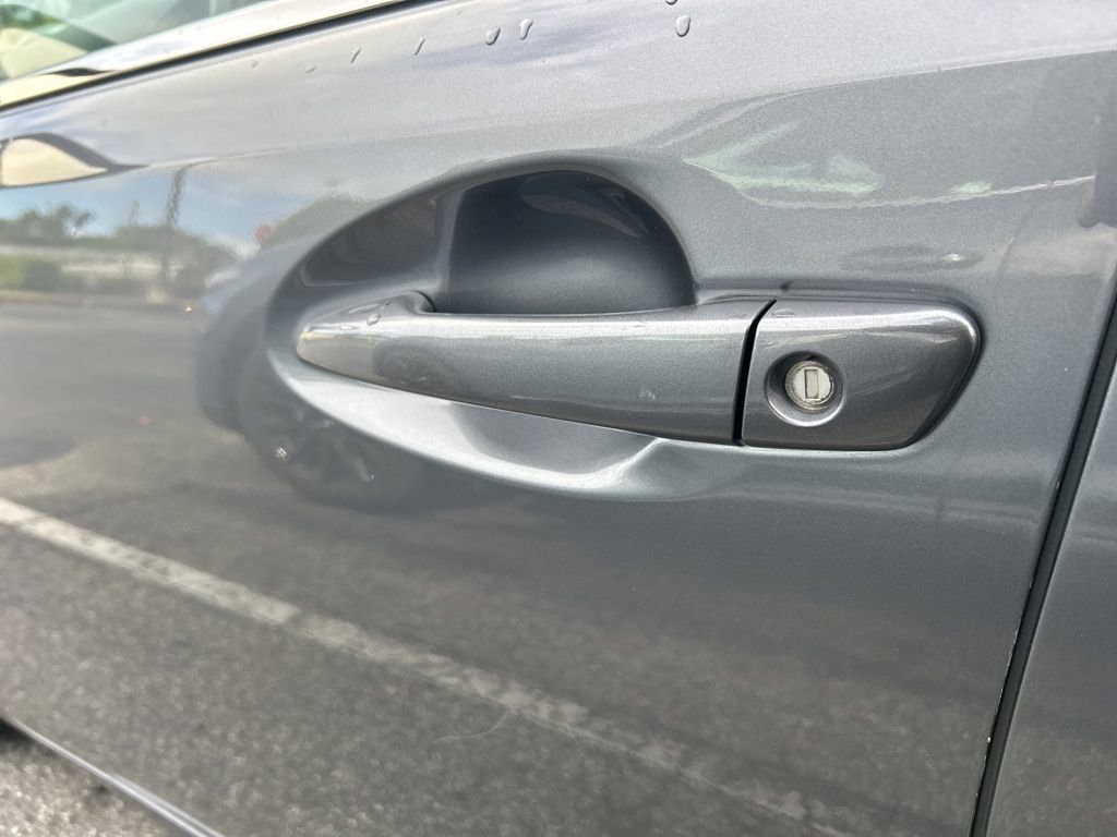 Used 2013 Lexus ES 350 w/ Luxury Pkg image 3