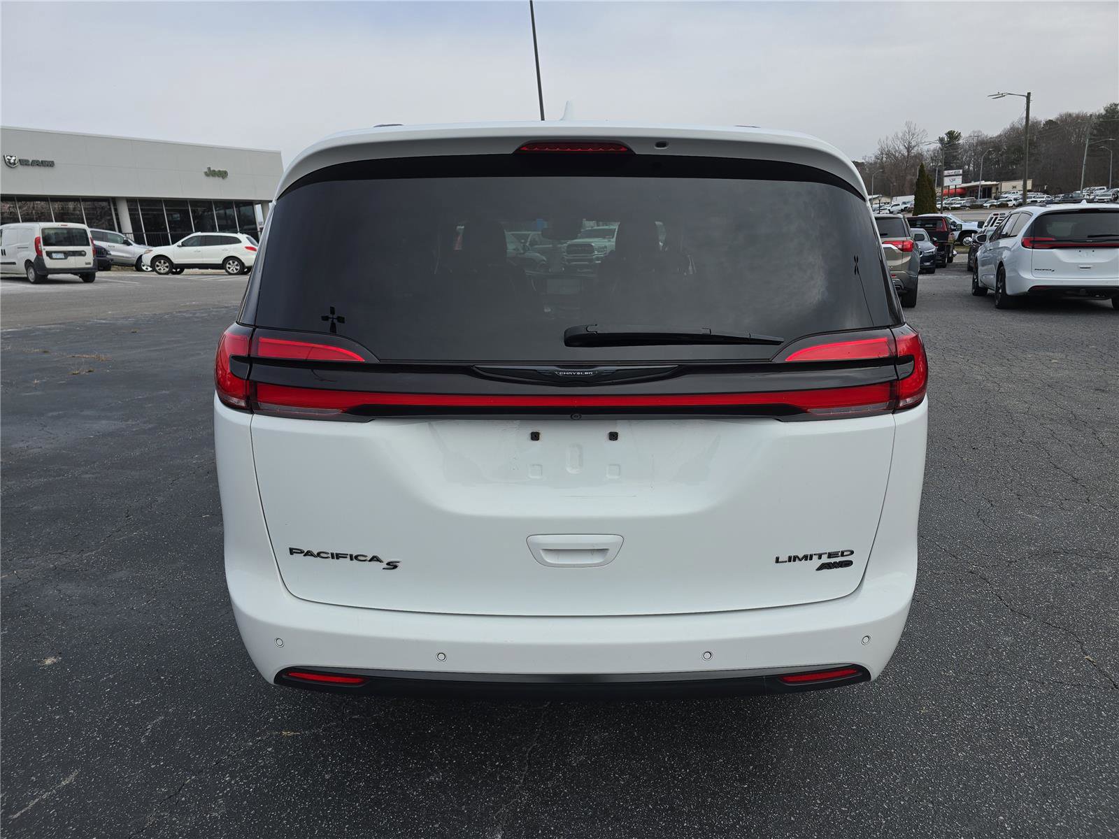 Used 2021 Chrysler Pacifica Limited w/ S Appearance Package image 4