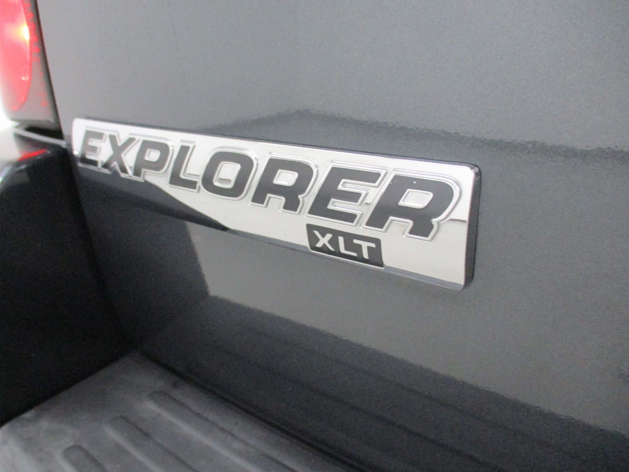 Used 2010 Ford Explorer XLT image 6
