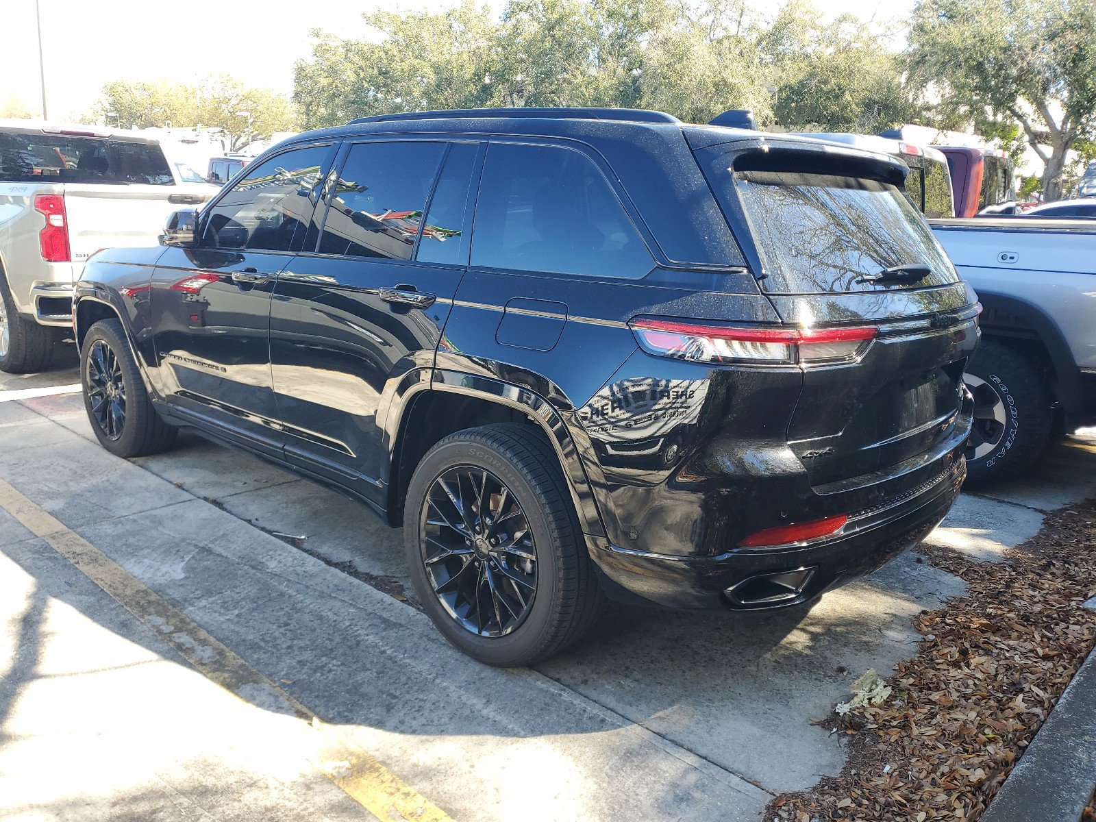 Used 2023 Jeep Grand Cherokee Summit image 3