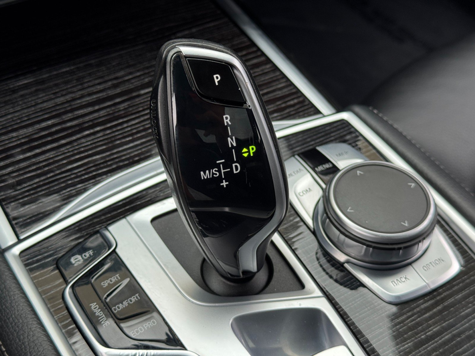 Used 2022 BMW 740i w/ M Sport Package RWD image 33