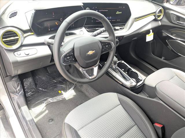 New 2026 Chevrolet Trax LT w/ Driver Confidence Package FWD image 3
