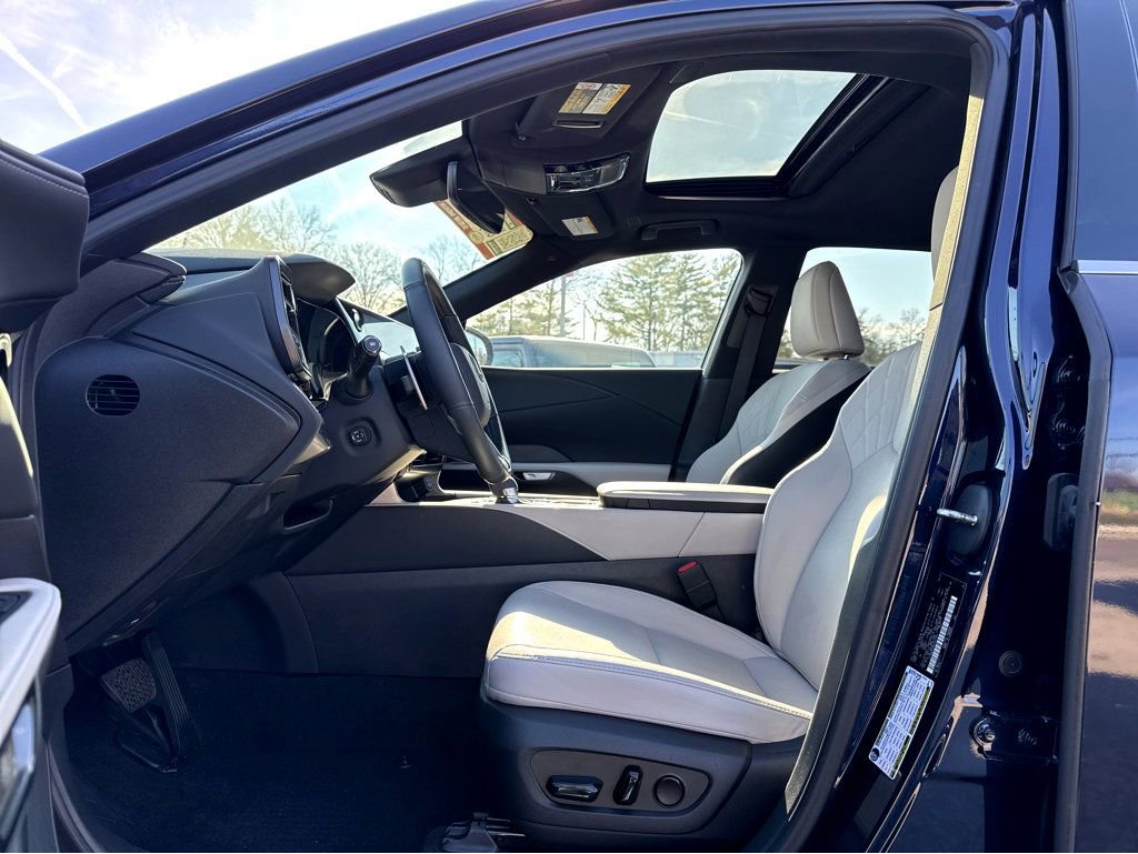 Used 2024 Lexus RX 350h image 11