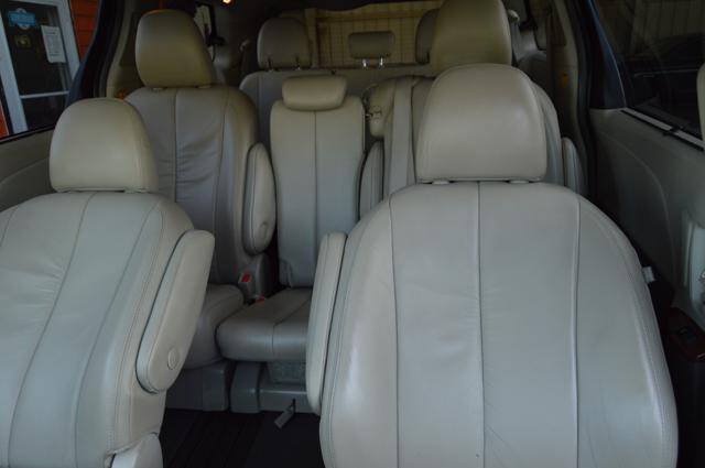 Used 2011 Toyota Sienna XLE w/ XLE Navigation Pkg FWD image 19