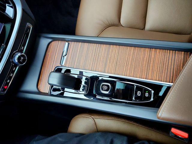 Used 2025 Volvo V60 B5 Cross Country Plus AWD/4WD image 26