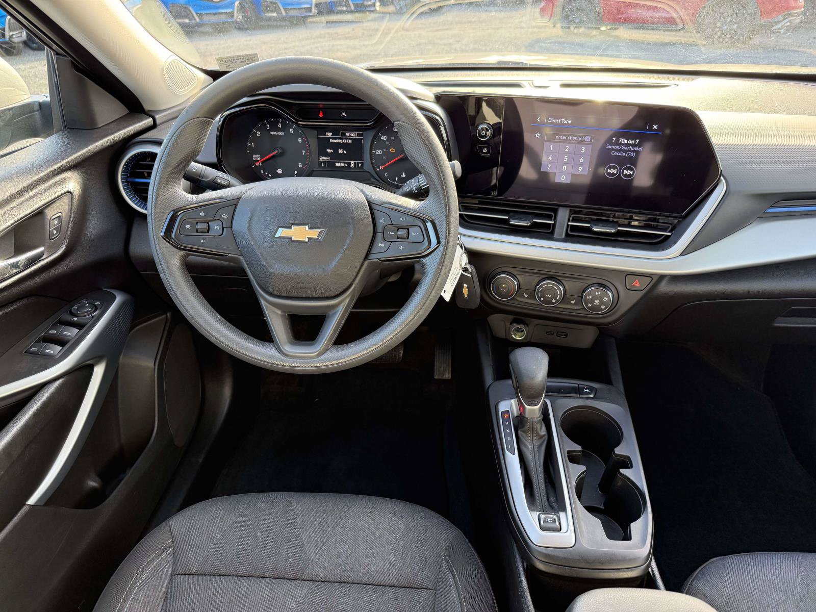 Used 2024 Chevrolet Trax LS w/ LS Convenience Package FWD image 8