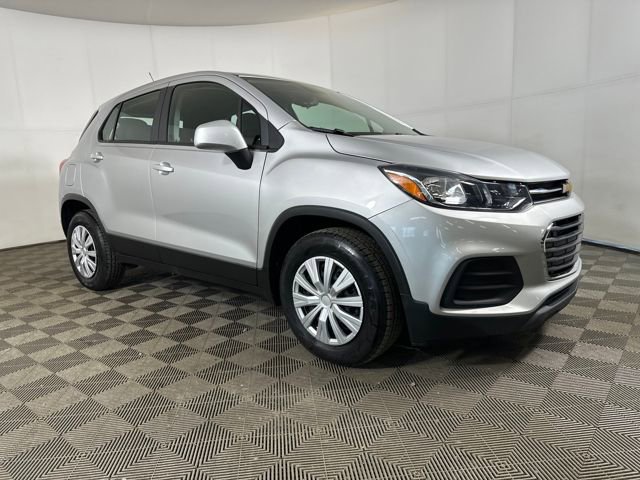 Used 2018 Chevrolet Trax LS image 2
