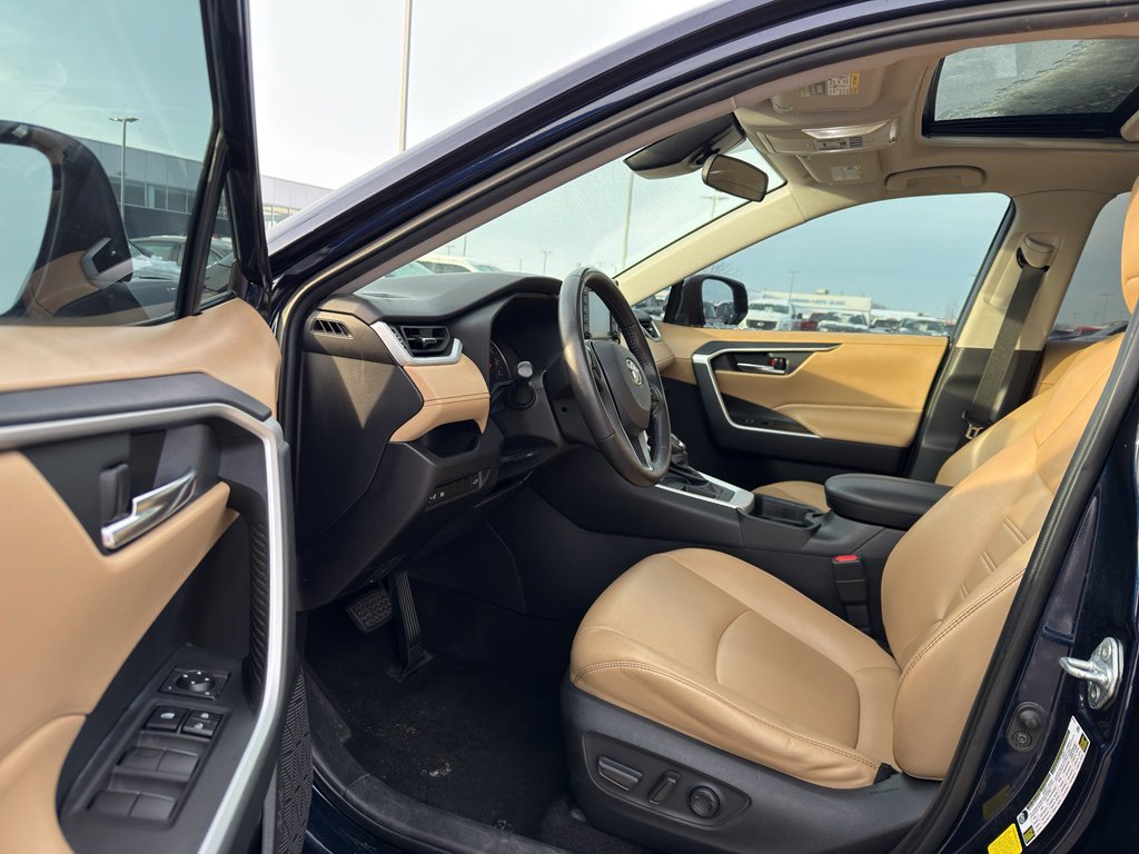 Used 2021 Toyota RAV4 XLE Premium image 11