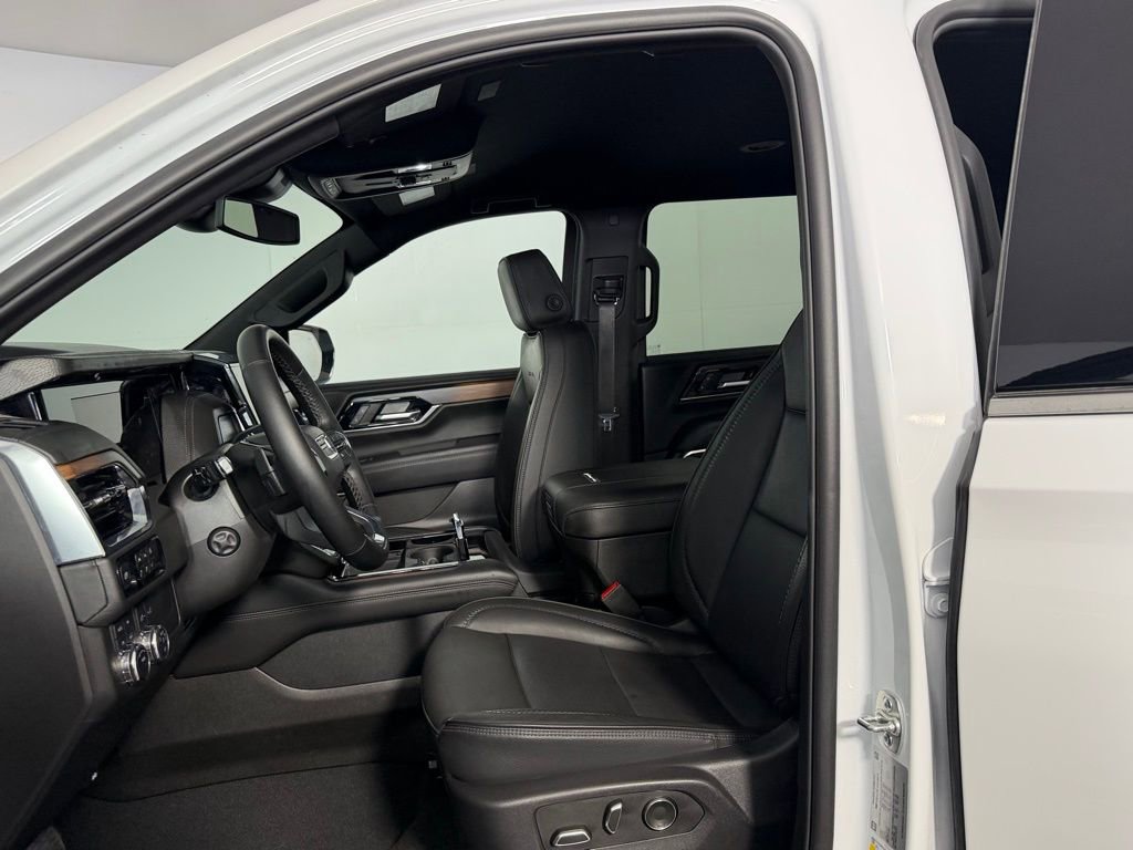 Used 2025 GMC Yukon XL Denali AWD/4WD image 17