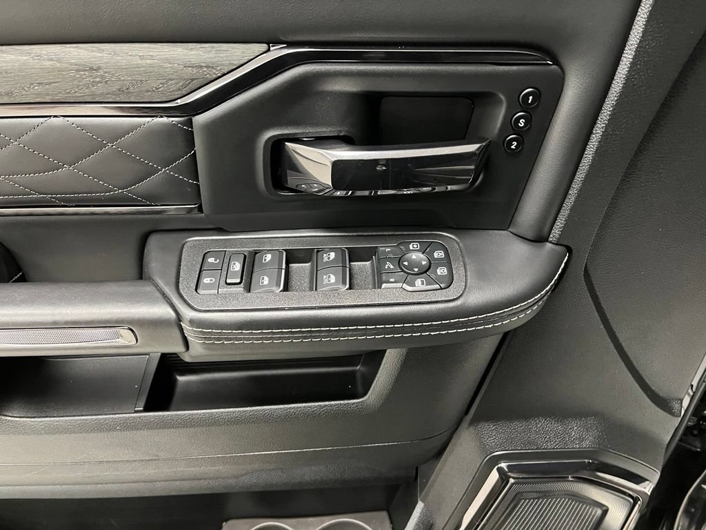 Used 2025 RAM 2500 Limited AWD/4WD image 24