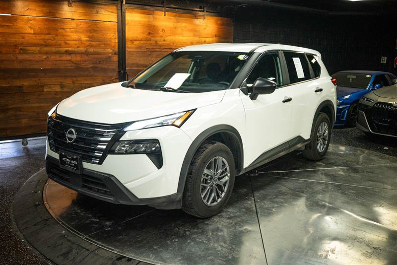 Used 2024 Nissan Rogue S AWD/4WD image 2