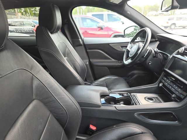 Used 2017 Jaguar F-PACE S image 10