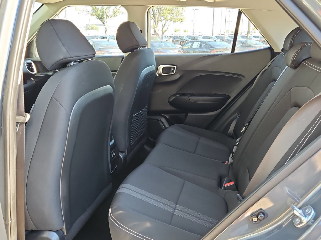 Used 2025 Hyundai Venue SEL FWD image 28