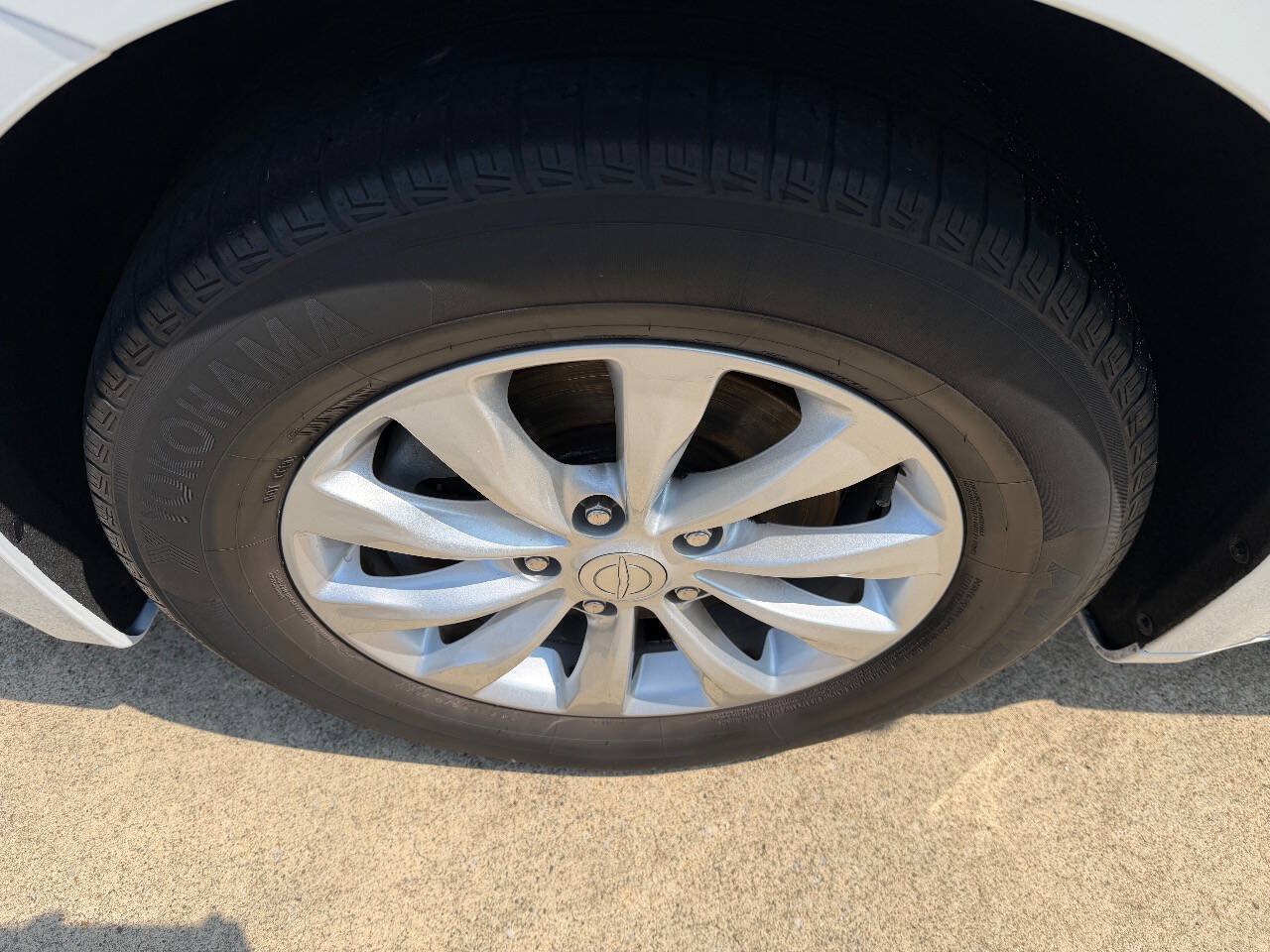 Used 2018 Chrysler Pacifica Touring-L FWD image 6