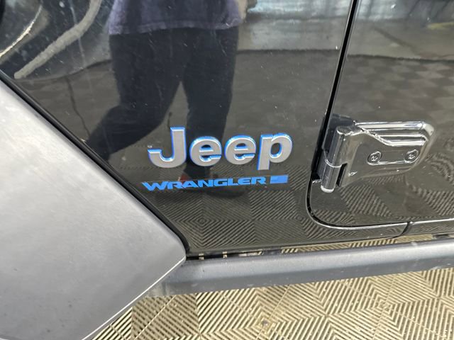 Used 2023 Jeep Wrangler Unlimited w/ Cold Weather Group AWD/4WD image 10