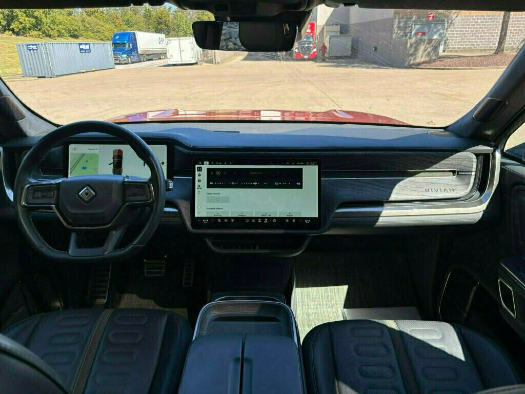 Used 2022 Rivian R1T Launch Edition image 24